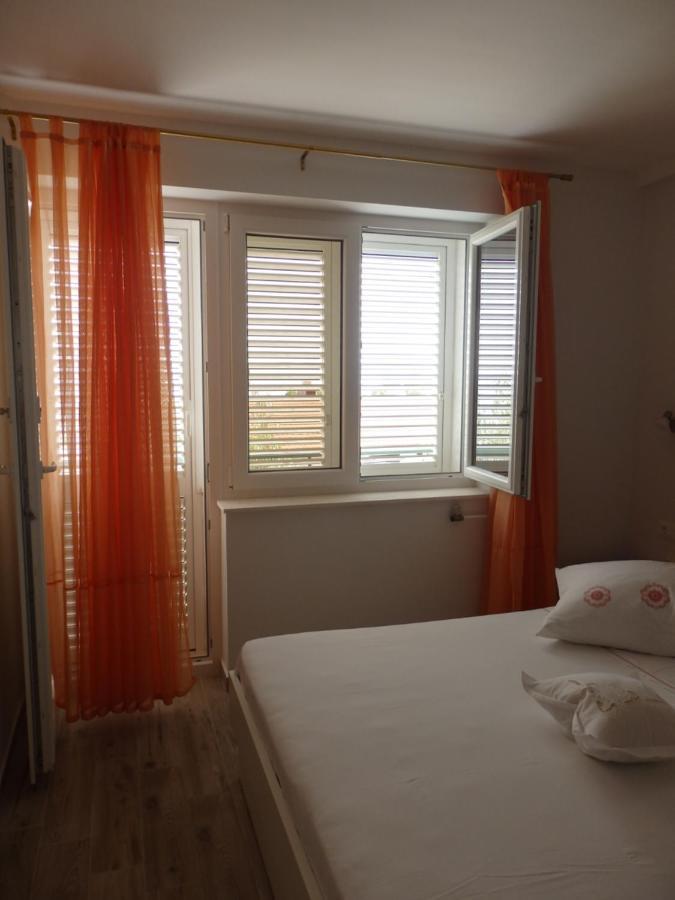 Apartmani Stipan Brela Exteriör bild