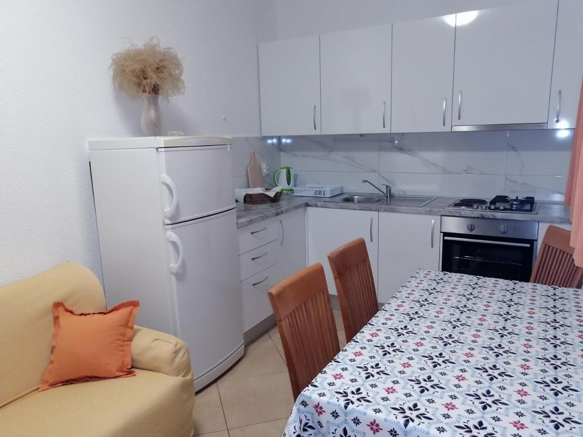 Apartmani Stipan Brela Exteriör bild