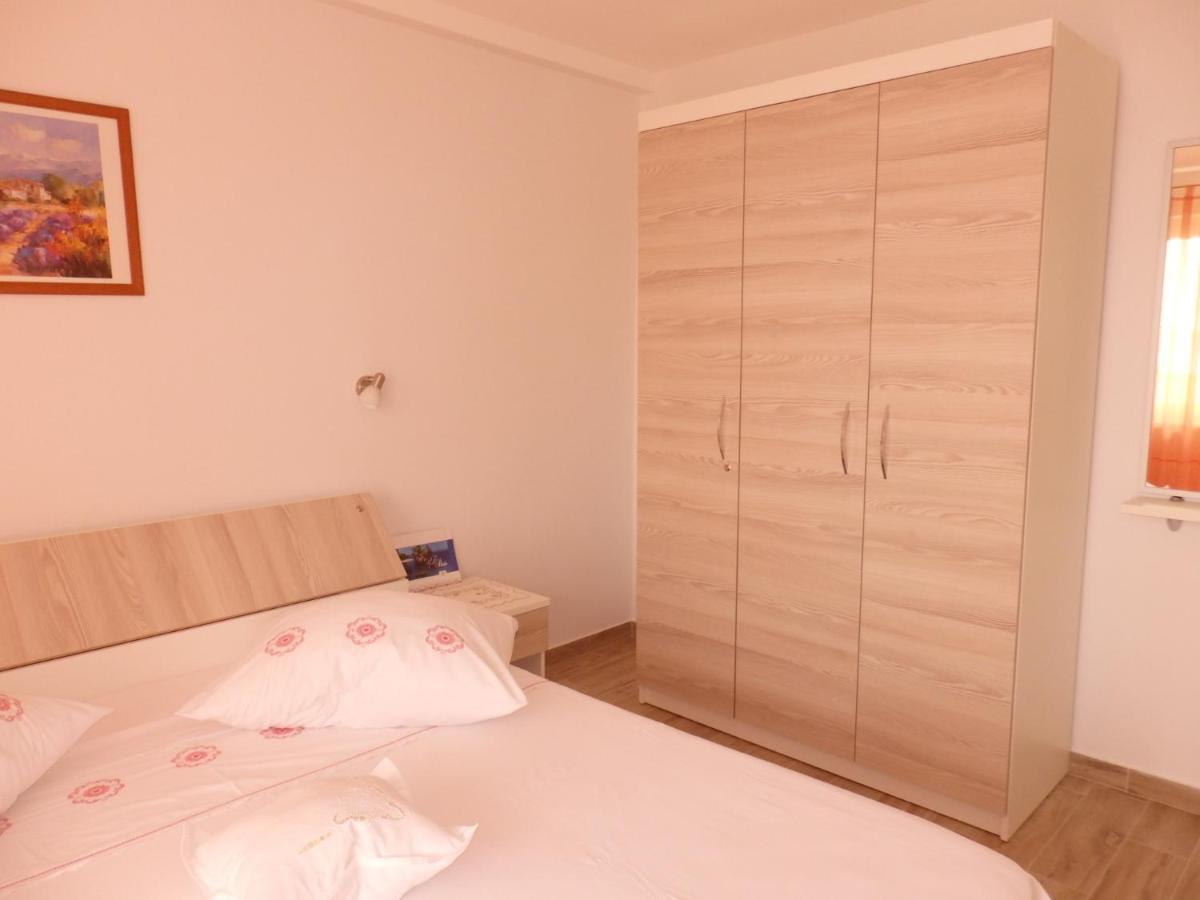 Apartmani Stipan Brela Exteriör bild