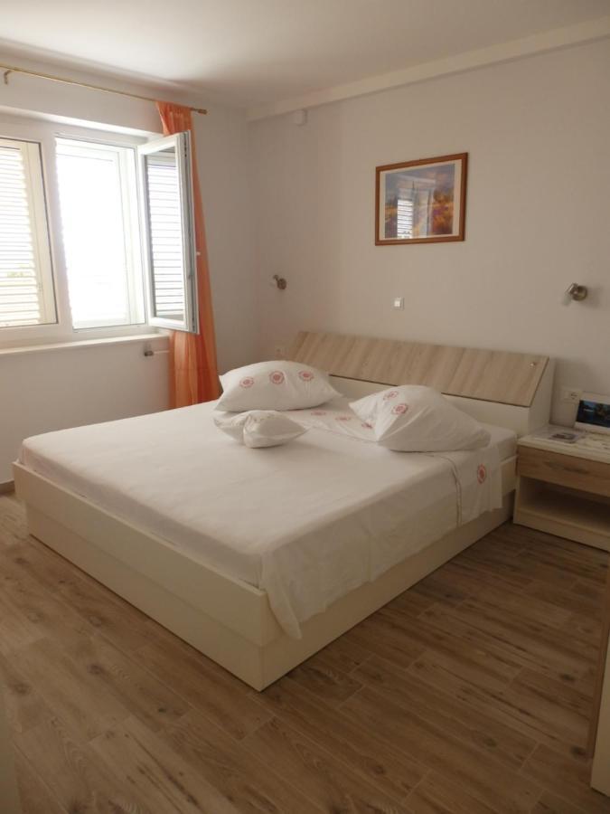 Apartmani Stipan Brela Exteriör bild