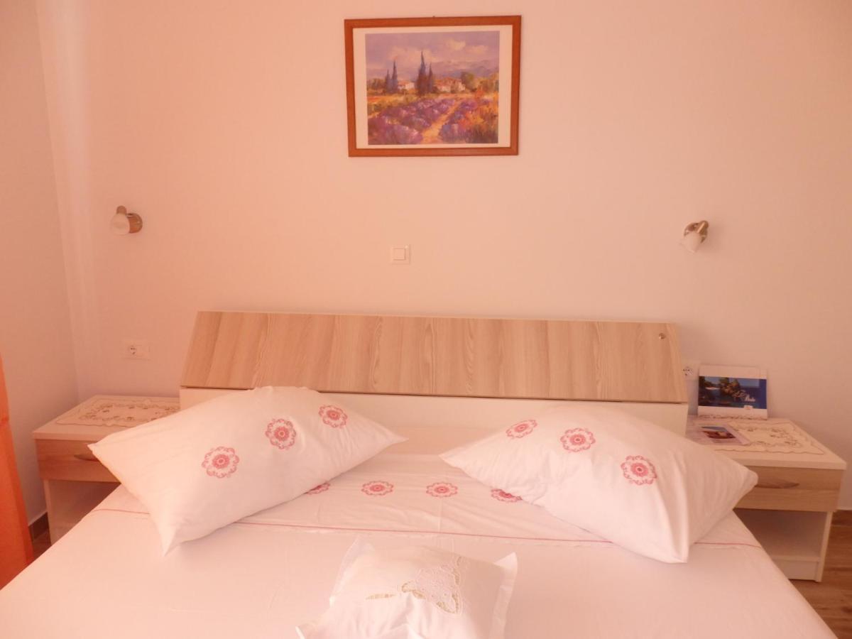 Apartmani Stipan Brela Exteriör bild