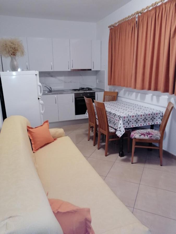 Apartmani Stipan Brela Exteriör bild