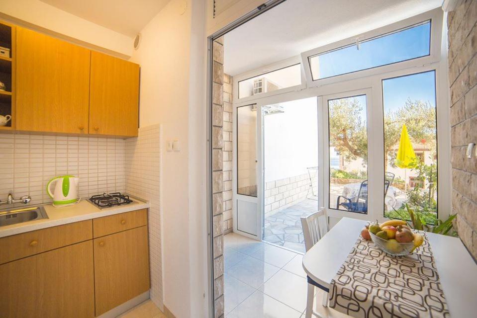 Apartmani Stipan Brela Exteriör bild