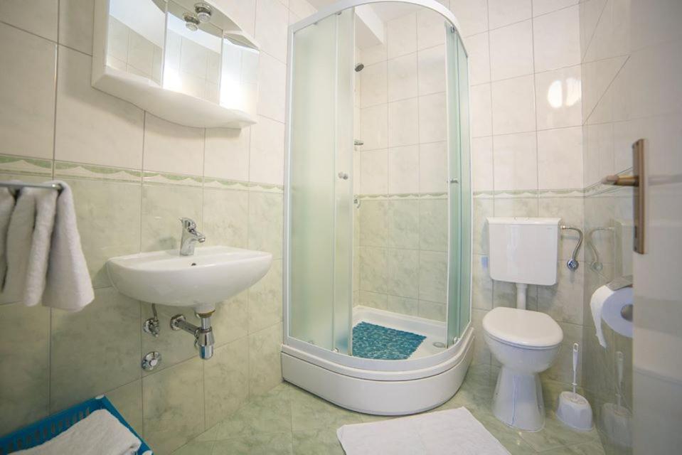 Apartmani Stipan Brela Exteriör bild