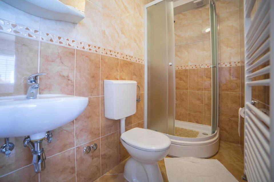 Apartmani Stipan Brela Exteriör bild