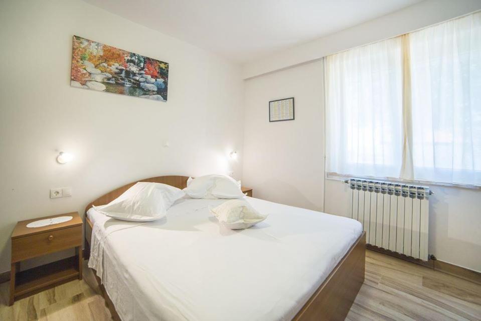 Apartmani Stipan Brela Exteriör bild