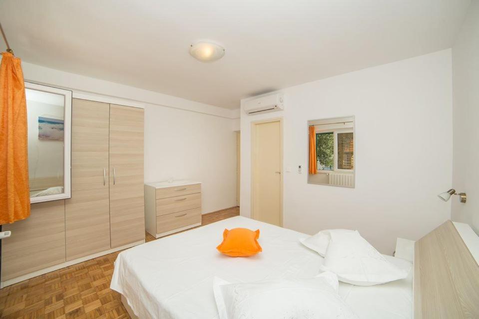 Apartmani Stipan Brela Exteriör bild